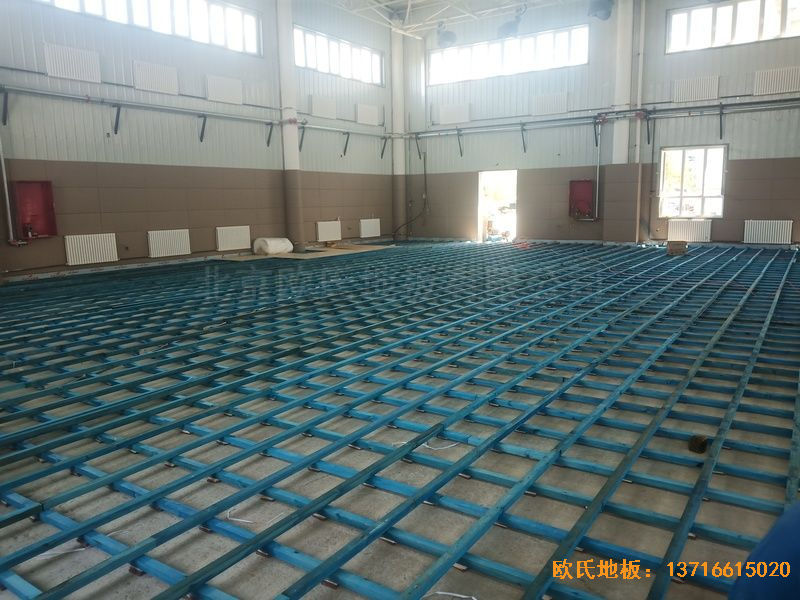 新疆克拉瑪依市獨(dú)山子虹園小區(qū)體育館運(yùn)動(dòng)木地板安裝案例