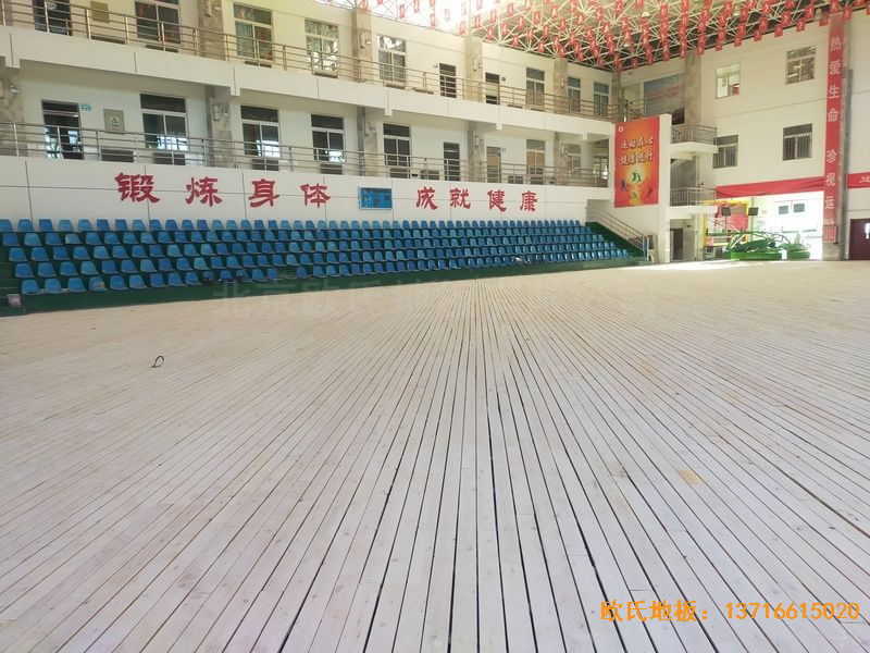 鄂爾多斯準(zhǔn)格爾旗世紀(jì)中學(xué)體育地板施工案例