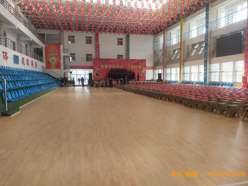 鄂爾多斯準(zhǔn)格爾旗世紀(jì)中學(xué)體育地板施工案例