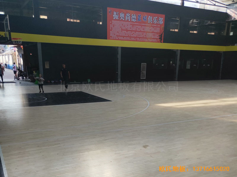 南陽驕陽體育籃球俱樂部運(yùn)動木地板安裝案例2