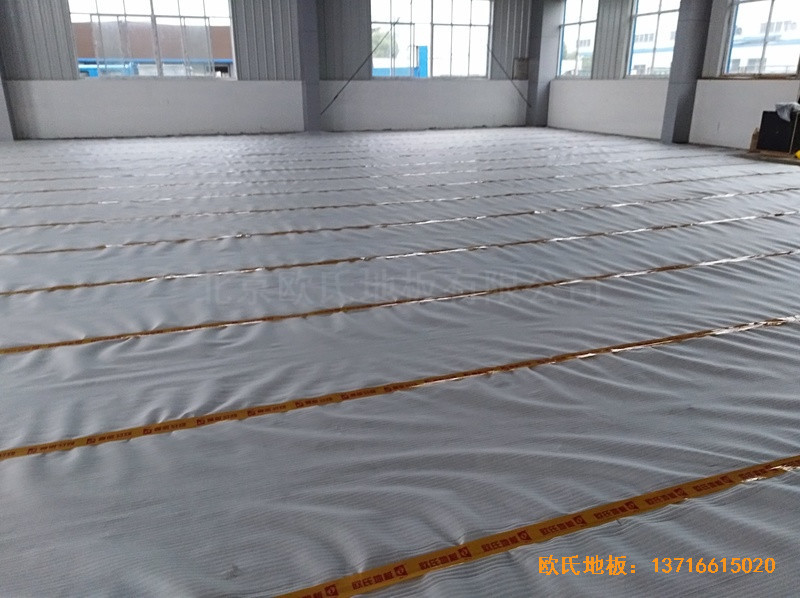安徽懷寧縣新明源電力公司羽毛球館運(yùn)動(dòng)木地板施工案例2