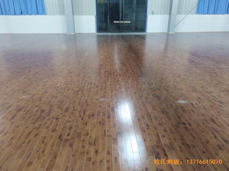 安徽懷寧縣新明源電力公司羽毛球館運(yùn)動(dòng)木地板施工案例5