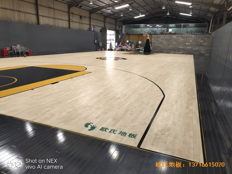 泉州僑鄉(xiāng)壹噸籃球場運動地板施工案例2