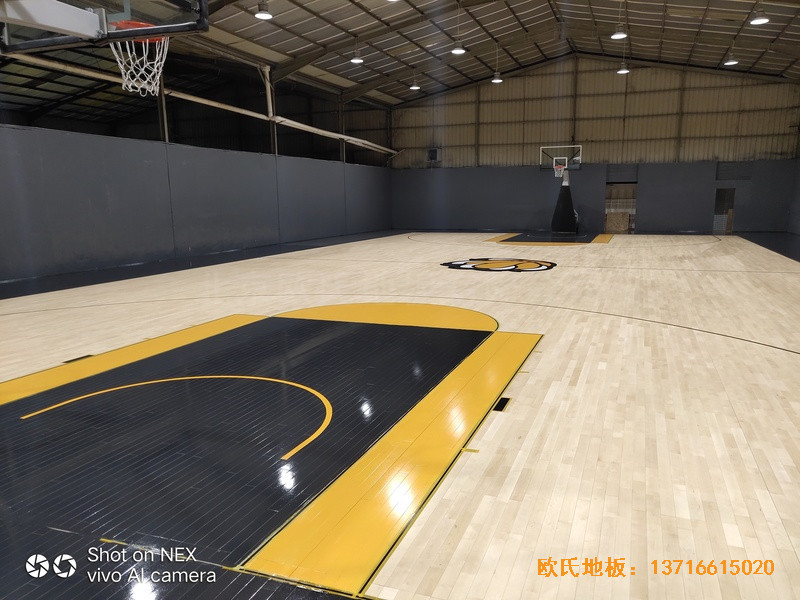 泉州僑鄉(xiāng)壹噸籃球場運動地板施工案例4
