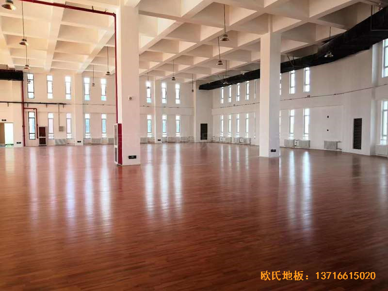 北京房山長陽小學(xué)籃球訓(xùn)練館運(yùn)動(dòng)地板鋪裝案例1