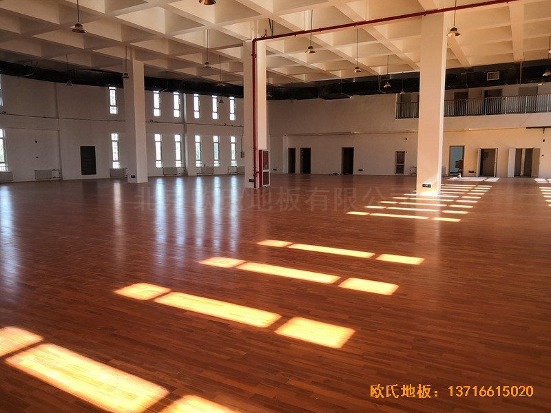 北京房山長陽小學(xué)籃球訓(xùn)練館運(yùn)動(dòng)地板鋪裝案例2