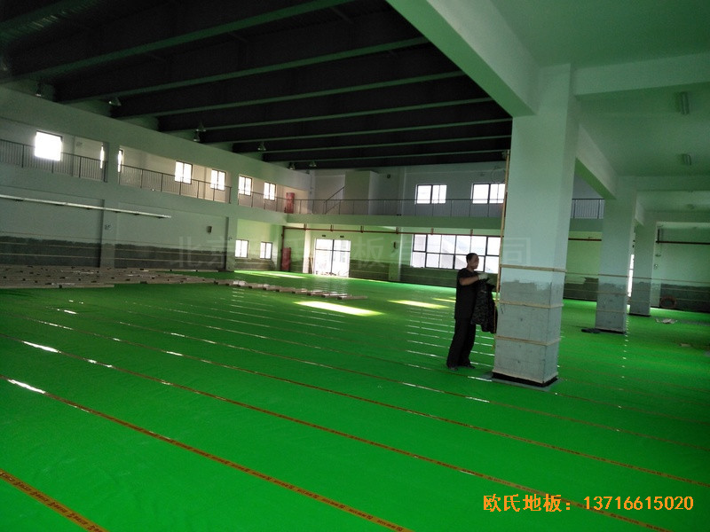 上海嘉定婁唐學(xué)校籃球館運動木地板鋪裝案例2