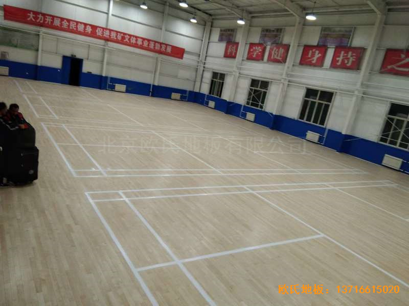 山西陽(yáng)泉退休黨支部活動(dòng)中心體育地板鋪設(shè)案例0