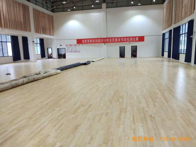 廣西龍勝縣黨校運(yùn)動館運(yùn)動地板施工案例0