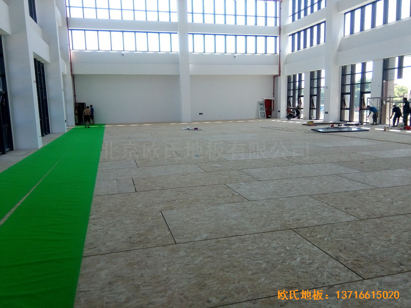 江蘇常卅市都市科技園籃球館運(yùn)動(dòng)木地板鋪裝案例2