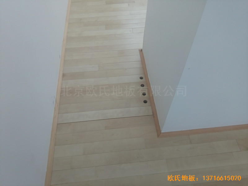 江蘇常卅市都市科技園籃球館運(yùn)動(dòng)木地板鋪裝案例4