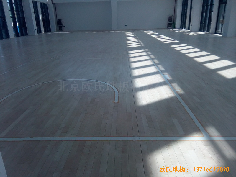 江蘇常卅市都市科技園籃球館運(yùn)動(dòng)木地板鋪裝案例5