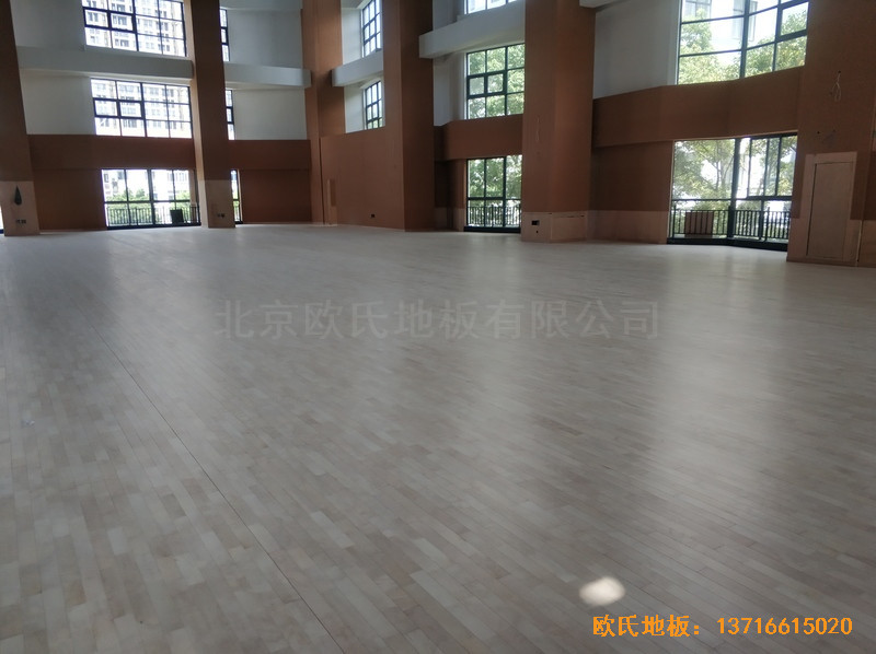 江蘇常州同濟中學(xué)運動館運動木地板鋪設(shè)案例5