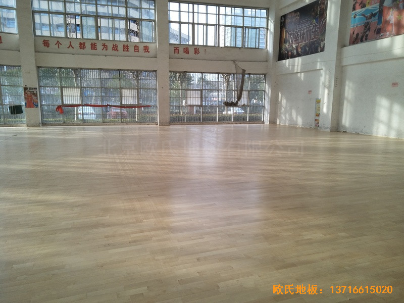 江蘇沭陽(yáng)如東實(shí)驗(yàn)學(xué)校運(yùn)動(dòng)館體育木地板鋪裝案例5