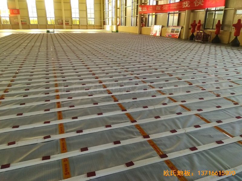 江蘇虎腰村愛爾行業(yè)學(xué)校運動館體育木地板施工案例2