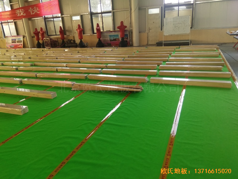 江蘇虎腰村愛爾行業(yè)學(xué)校運動館體育木地板施工案例3