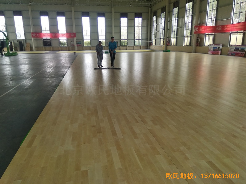 江蘇虎腰村愛爾行業(yè)學(xué)校運動館體育木地板施工案例5