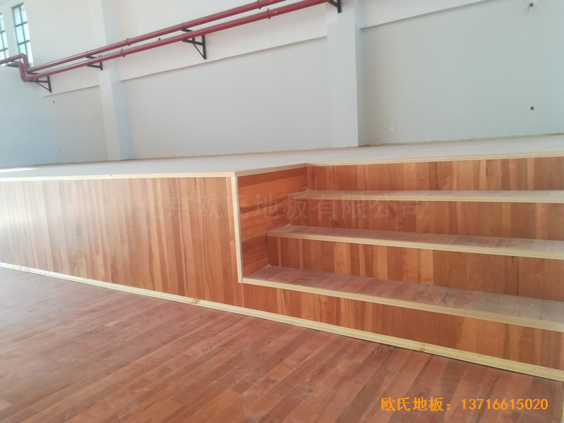 江蘇連云港徐圩小學(xué)籃球館運(yùn)動木地板施工案例5