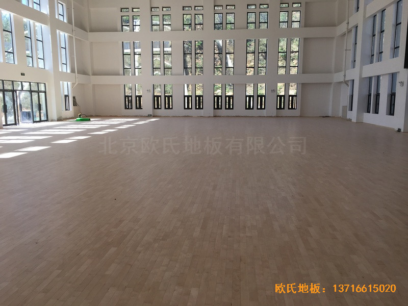 河南南陽南召縣天池電站運(yùn)動(dòng)館運(yùn)動(dòng)地板鋪裝案例4