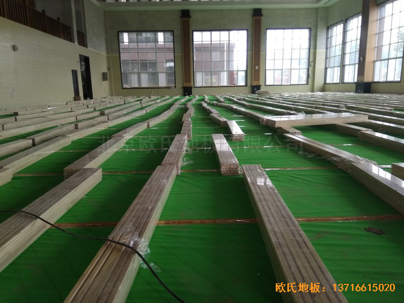 洛陽吉利三中籃球館體育地板安裝案例2