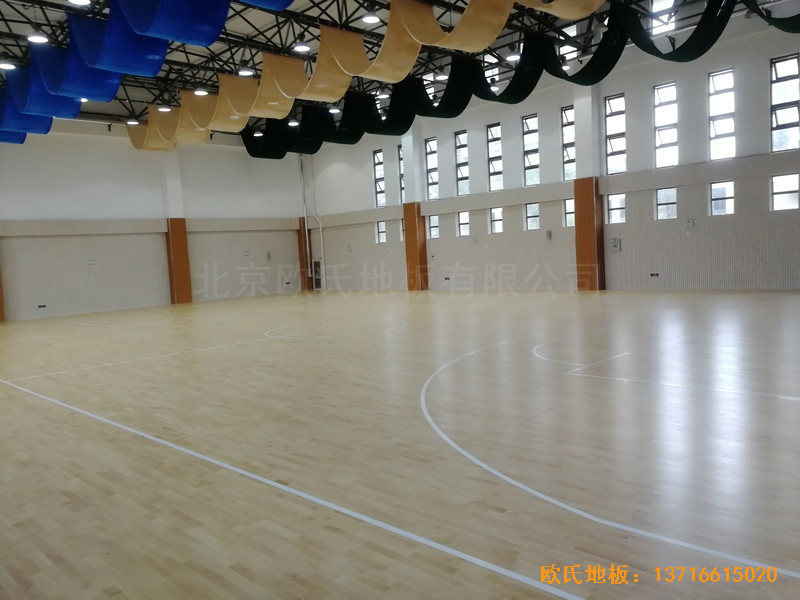 濟(jì)南錦繡城小學(xué)籃球館運(yùn)動(dòng)木地板施工案例4