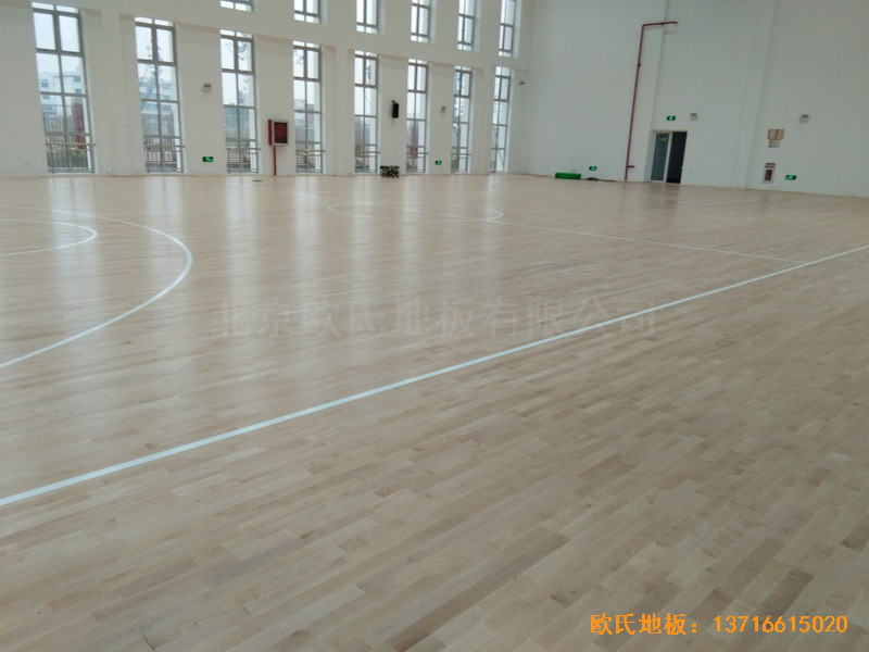 浙江溫嶺石橋頭中心小學(xué)籃球館運(yùn)動(dòng)木地板鋪裝案例0