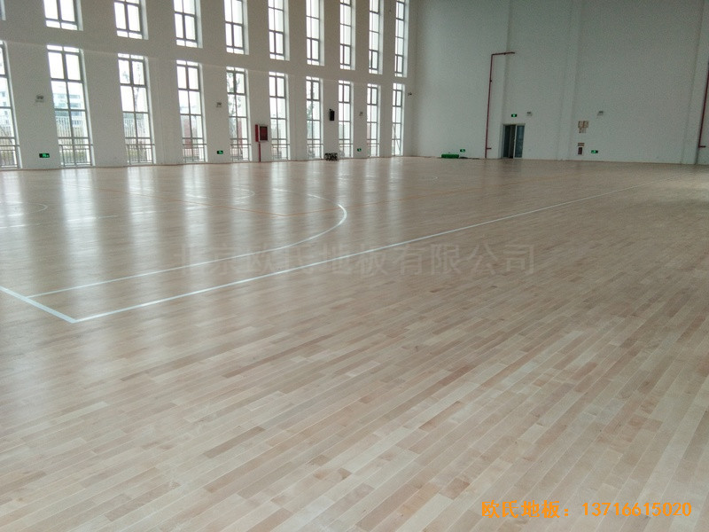 浙江溫嶺石橋頭中心小學(xué)籃球館運(yùn)動(dòng)木地板鋪裝案例2
