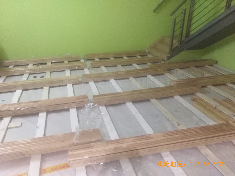 深圳普林斯頓小學(xué)籃球館運(yùn)動(dòng)木地板施工案例1