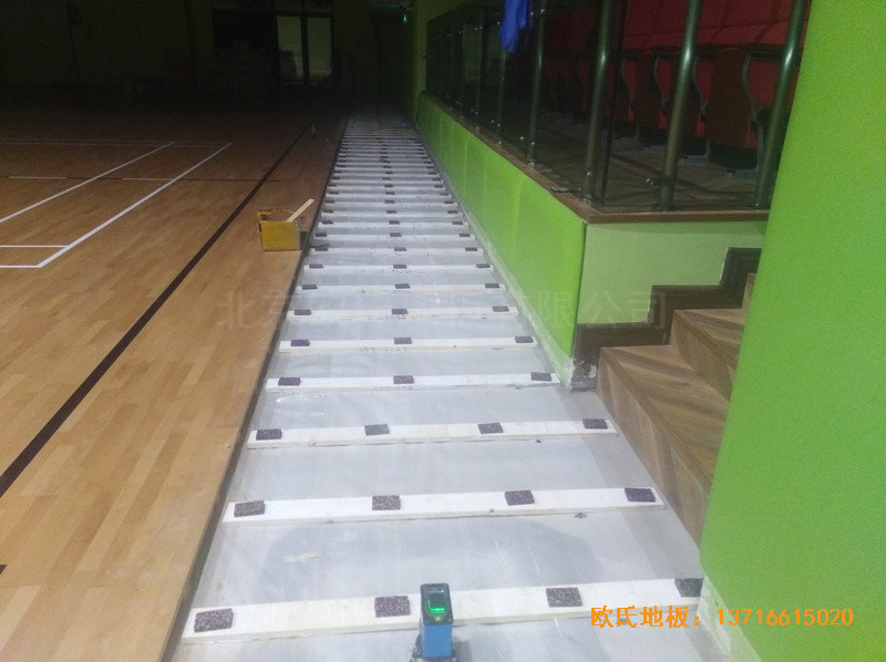 深圳普林斯頓小學(xué)籃球館運(yùn)動(dòng)木地板施工案例2