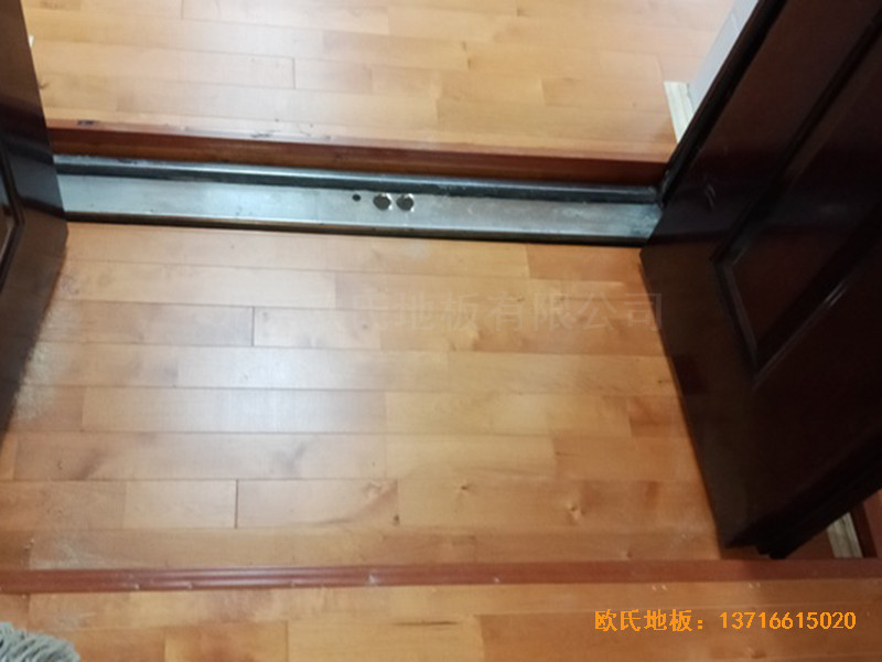 湖南衡陽鐵一中運(yùn)動(dòng)館運(yùn)動(dòng)地板施工案例3
