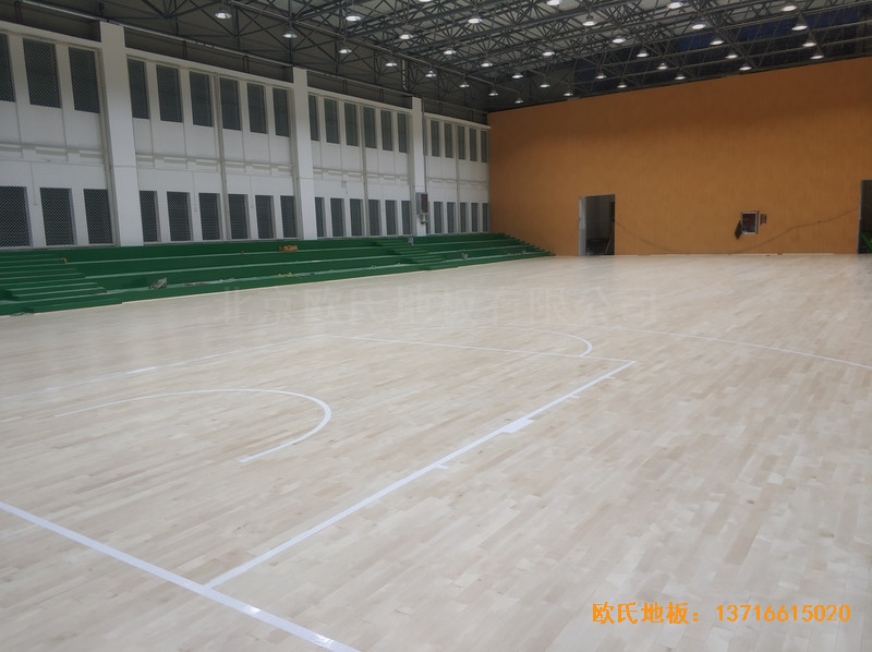 云南富寧一中籃球館運(yùn)動(dòng)木地板鋪裝案例4