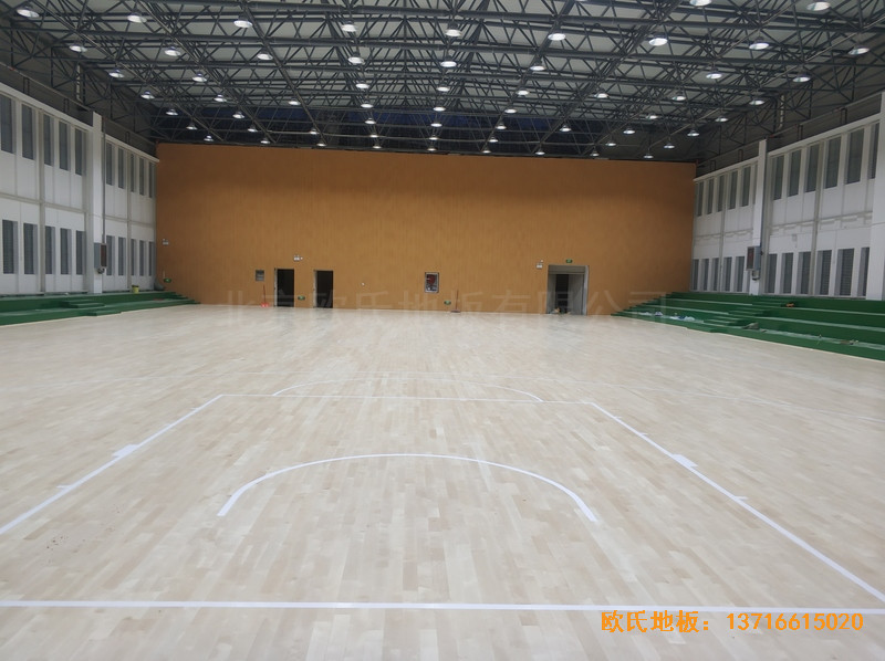 云南富寧一中籃球館運(yùn)動(dòng)木地板鋪裝案例5