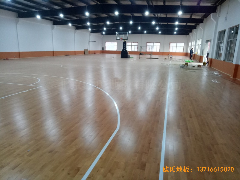 鹽城大豐區(qū)籃球館運(yùn)動(dòng)木地板安裝案例4