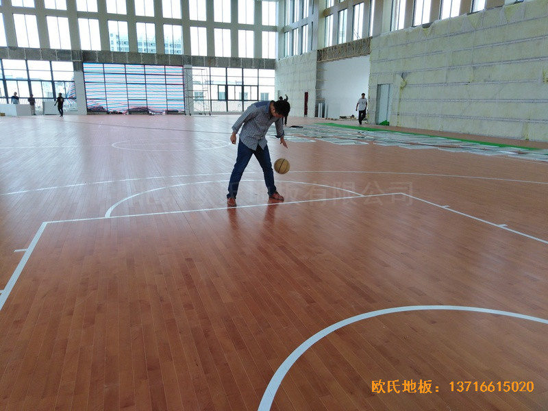 鹽城濱海永寧實(shí)驗(yàn)小學(xué)籃球館運(yùn)動(dòng)木地板鋪裝案例5