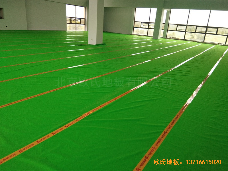 福州連江縣恒捷實業(yè)坑園村運動館體育地板鋪設(shè)案例2