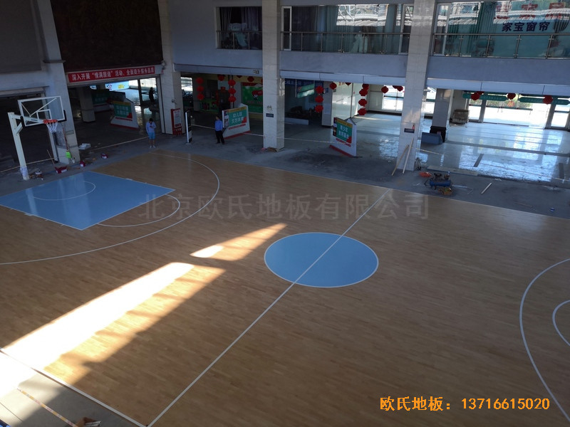 福建龍巖羅龍西路269號(hào)籃球館體育木地板安裝案例3