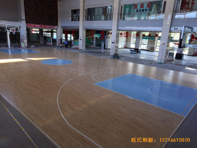 福建龍巖羅龍西路269號(hào)籃球館體育木地板安裝案例5