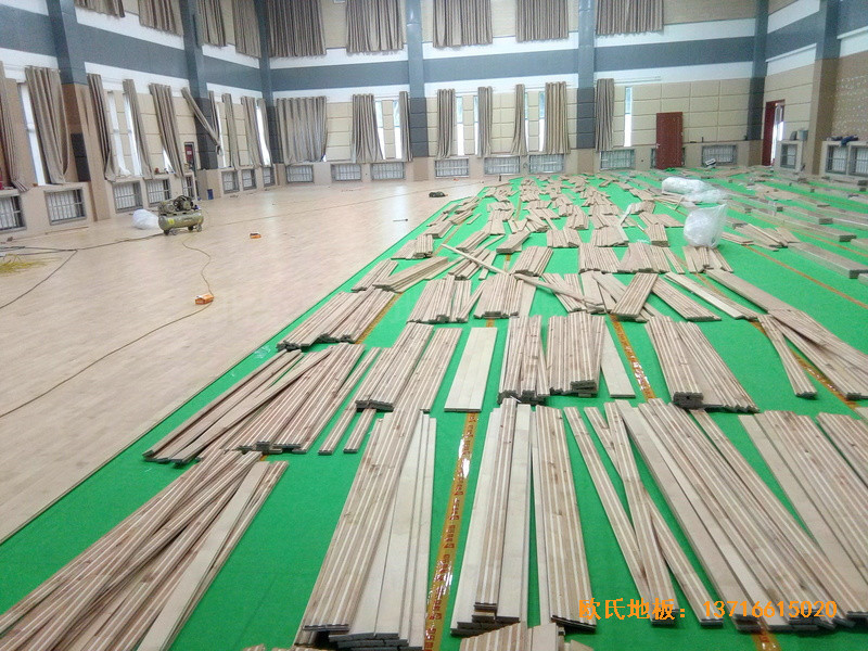 青海省稅務(wù)干部學(xué)校籃球館運動木地板施工案例2