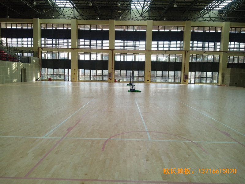 云南滇西技術(shù)大學(xué)總部籃球館運(yùn)動木地板施工案例0