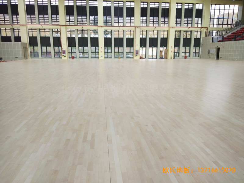 云南滇西技術(shù)大學(xué)總部籃球館運(yùn)動木地板施工案例2