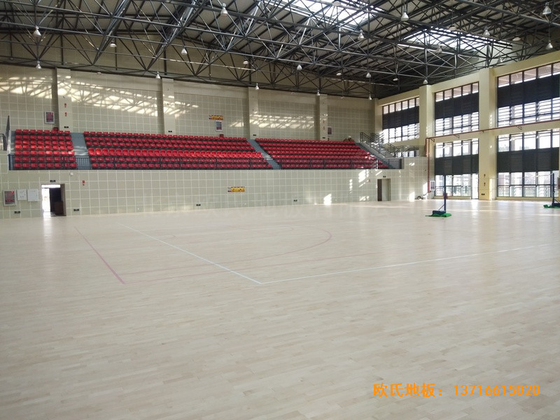云南滇西技術(shù)大學(xué)總部籃球館運(yùn)動木地板施工案例5