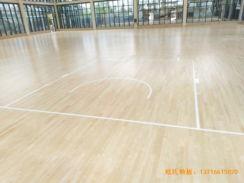 云南羅平縣人民法院運(yùn)動館運(yùn)動木地板施工案例2