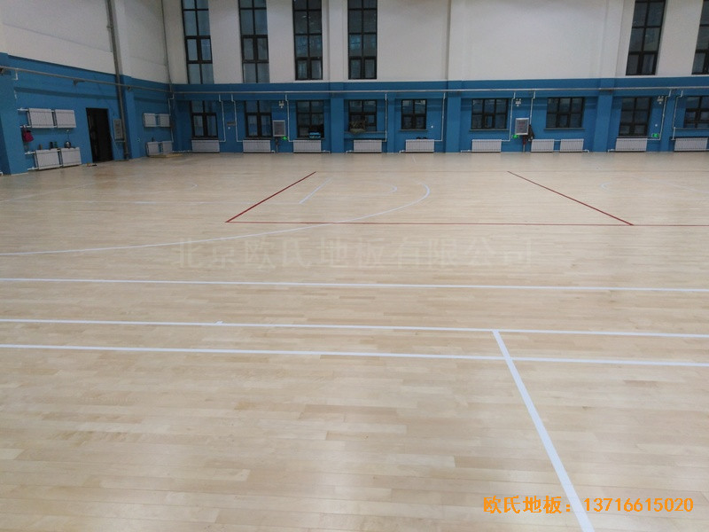 內(nèi)蒙古扎蘭屯職業(yè)學院籃球館體育木地板鋪裝案例4