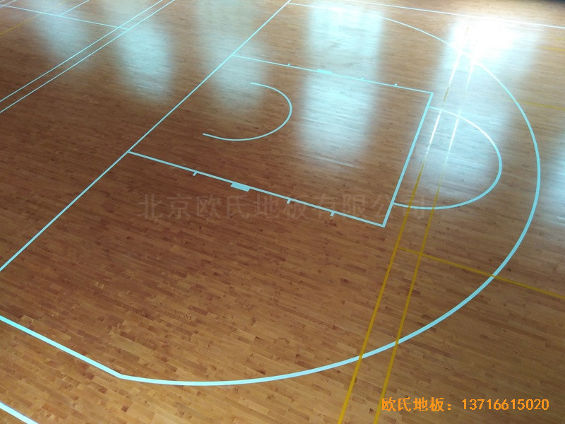 北大貴陽附屬實(shí)驗(yàn)學(xué)校運(yùn)動館體育地板鋪裝案例3