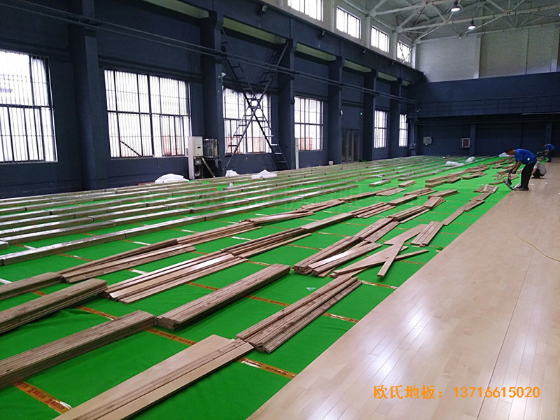 山東同昌23號(hào)籃球館體育地板施工案例3