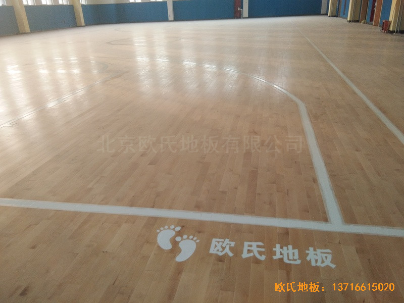 山東李滄徐水路小學(xué)籃球館運(yùn)動(dòng)木地板鋪設(shè)案例4