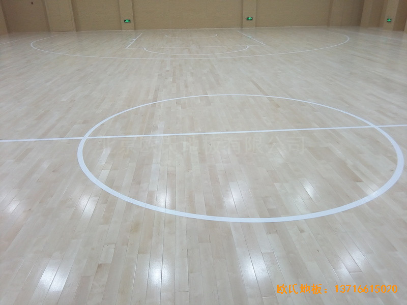 山東濟(jì)南歷下區(qū)燕山學(xué)校籃球館運(yùn)動(dòng)地板鋪設(shè)案例4