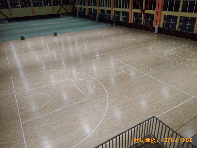 山東濟南章丘雙語學校籃球館運動木地板安裝案例3