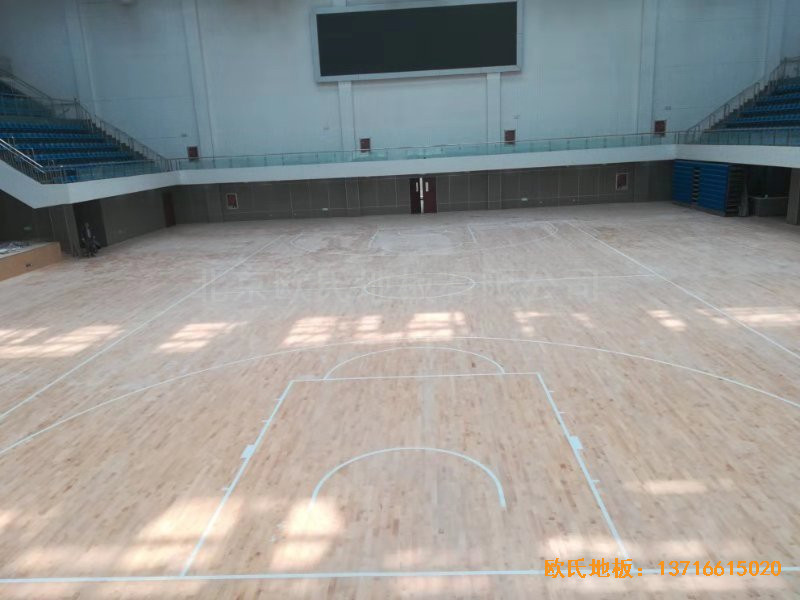 山東濟(jì)南長清山東管理學(xué)院籃球館運(yùn)動(dòng)木地板施工案例2
