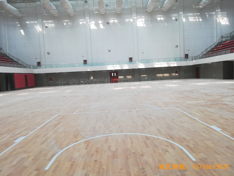 山東濟(jì)南長清山東管理學(xué)院籃球館運(yùn)動(dòng)木地板施工案例3